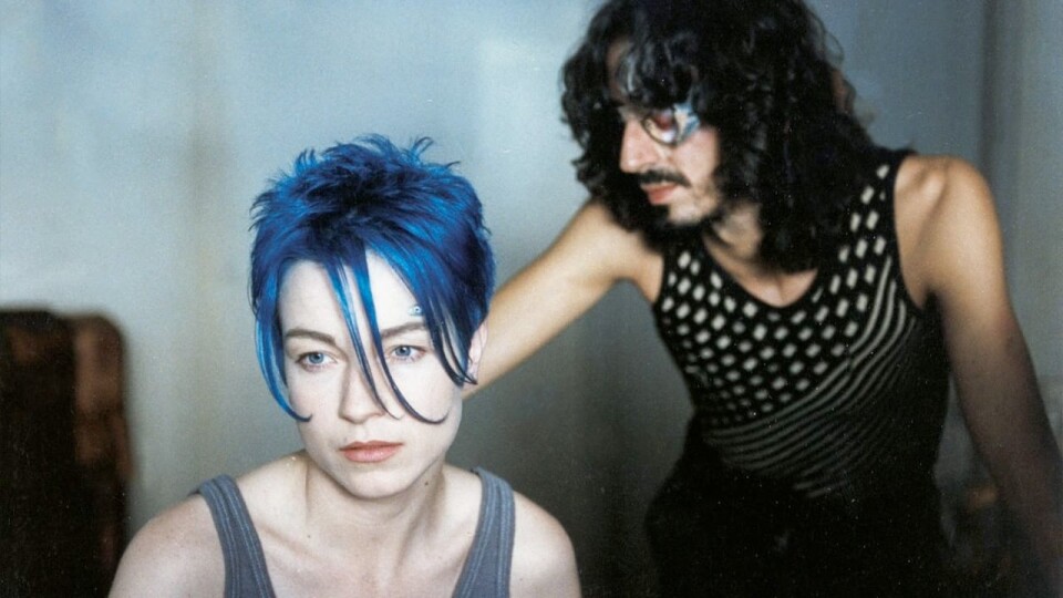Nirvana movie still with Stefania Rocca and Sergio Rubini
