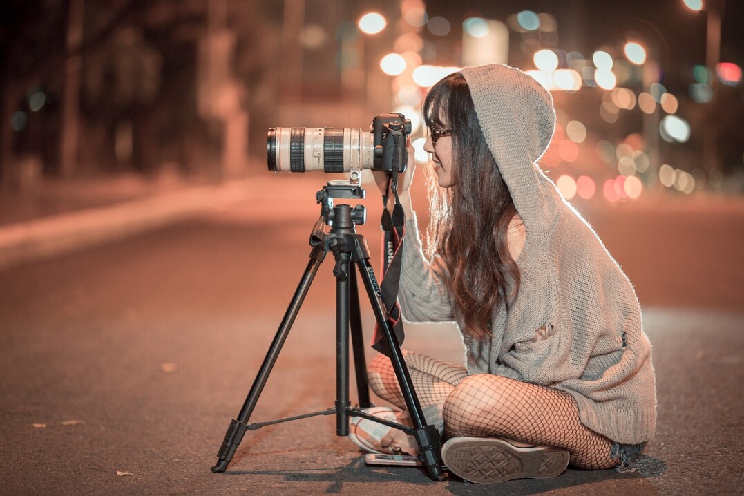 girl photographer