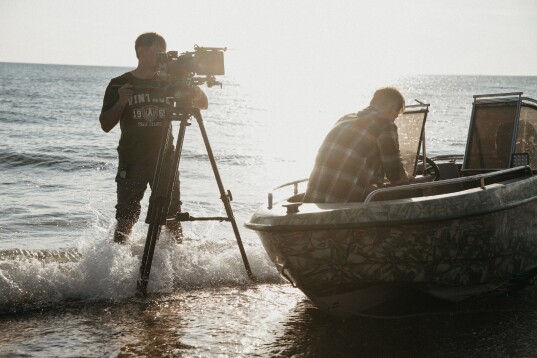 The cameraman works in any conditions