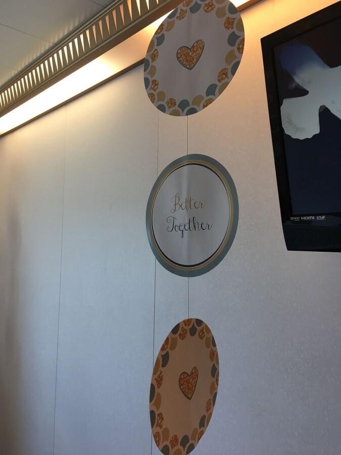 The cabin turned out to be decorated with such a garland with inscriptions.