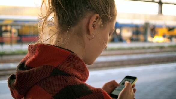 Smartphones are one of the bad habits that teens have.
