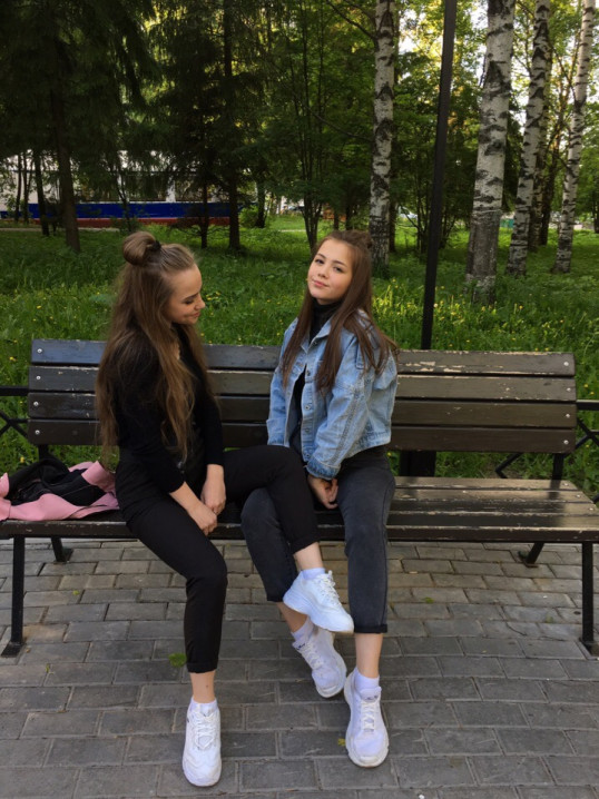 Violetta Wennman (left)