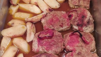 Foodbook #272 meatballs with potatoes and tomato sauce