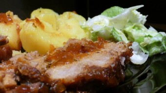 Roast pork stuffed with garlic in a herb sauce with iceberg lettuce