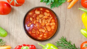"Beautiful Hansel" baked beans (a la bretonne style) with bacon and sausage