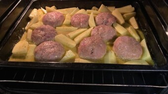 Foodbook #810 roasted meatball burgers and potatoes