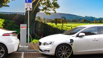 ¿Los automóviles eléctricos pueden ayudar al planeta?