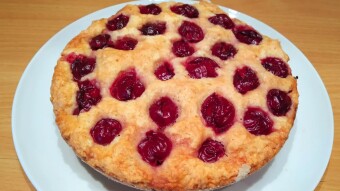Shortbread cake with cherries - a simple recipe