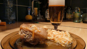 Pork knuckle stewed in vegetables with beer and horseradish