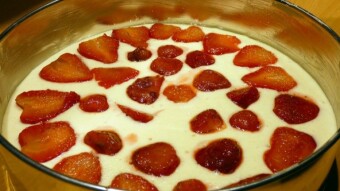 Homemade yoghurt cake with strawberries