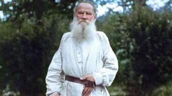 The last photograph of Tolstoy, the giant name of Russian literature who died in a train station, and the 17 words That Will Make Life questioned