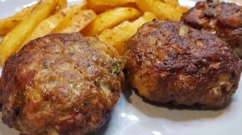 Foodbook #1265 meatballs with French fries