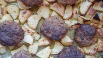 Foodbook #840 Greek burger patties with potatoes