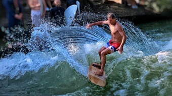 Surfing in the city - Surfeando en la ciudad