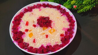 Postre de fruta con sabudana de leche