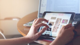How does the internet affect brain function?
