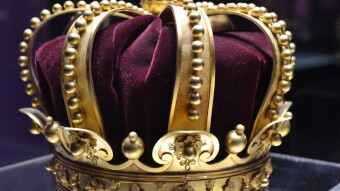 Crown of the rich don't click if you can't stand the truth (don't click)