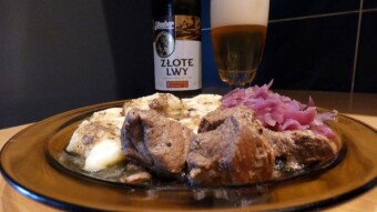 The golden lions devoured the boar. Wild boar goulash with dumplings and red cabbage and beer from the Amber brewery "Złote Lwy"