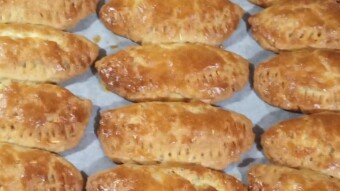 Foodbook #1045 small cheese pie with feta cheese