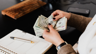Cómo ganar dinero por internet después de los 50