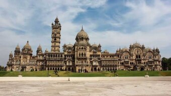 This Indian family home is 4 times larger than the buckingham palace