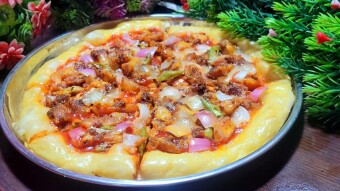 Special Homemade chicken Pizza recipe.