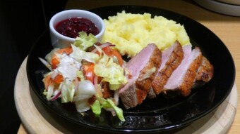 Duck breast with cranberries and dry wine