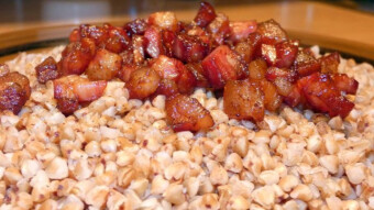 Buckwheat porridge with bacon and kefir - a nutritious dish in 15 minutes
