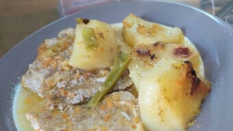 Foodbook #187 steak and potatoes with peppers and lemon sauce at the oven