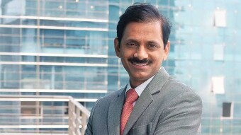 This Bank CEO gave 1 lakh equity shares to his teacher