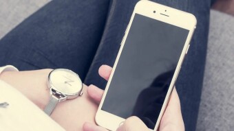 Coronavirus may remain alive at yours smartphone screen even 96h !