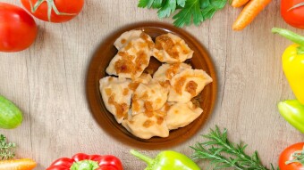 "Ruskie" dumplings with fried onion