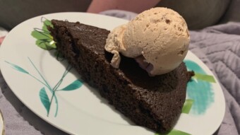 Tonight bonus , chocolate pie with ice cream , be my guest