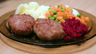 The progenitor of the hamburger, minced cutlet with potatoes, sour beetroots and carrots with peas