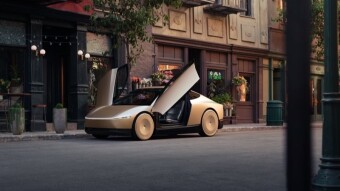 Elon Musk Unveils Autonomous Taxi
