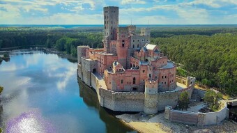 The castle in Stobnica is a construction monster in the heart of the Noteć Forest