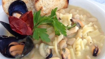 LINGUINE WITH CLAMS AND PORCINI MUSHROOMS