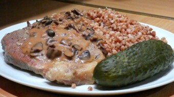 Buckwheat porridge with mushroom sauce and a piece of meat