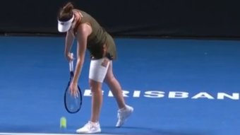 Mirra Andreeva narrowly beats injured Noskova