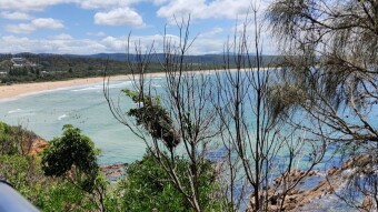 Walking DOWN to the beach: Tathra, AUSTRALIA