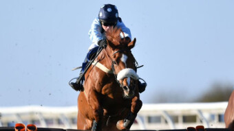 Commanche Red (3.50 Kempton, 9 Feb)