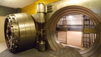 Decentralized Option Vaults