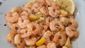 Lemon and Garlic Prawns: Enjoy an abundance of minerals