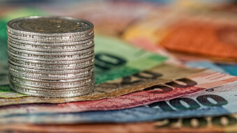 Stacking debit card cashback offers for maximum passive earnings using a Curve debit card