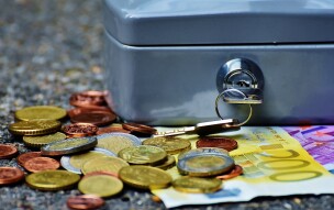 Institutions Deposit Up to $400M Per Week Into Coinbase Alone - Kinda Hard To Believe?