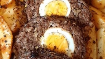 Foodbook #1079 Roll with egg inside and potatoes