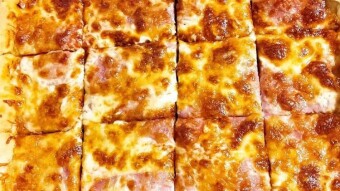 Foodbook #1031 homemade pizzz with Philadelphia cheese