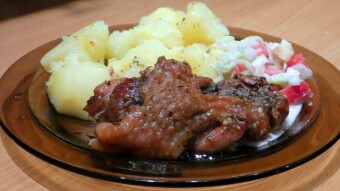 Turkey leg in herbes de Provence with vegetable salad