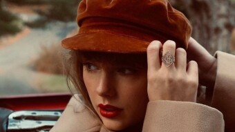 The Girl with the Guitar and a Golden Heart ：  Taylor Swift