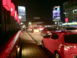 Streetphotography: Traffic Jam in The Red Bridge